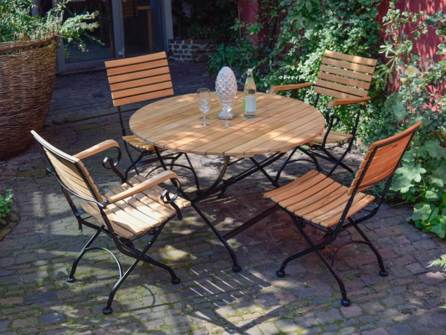 Zebra Florence Klappstuhl aus Teakholz und Flachstahl