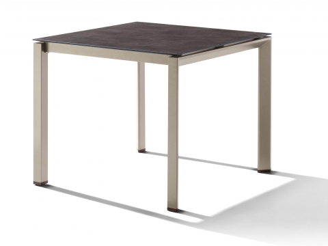 Sieger Gartentisch 90x90cm Polytec Beton dunkel-Gestell Champagner