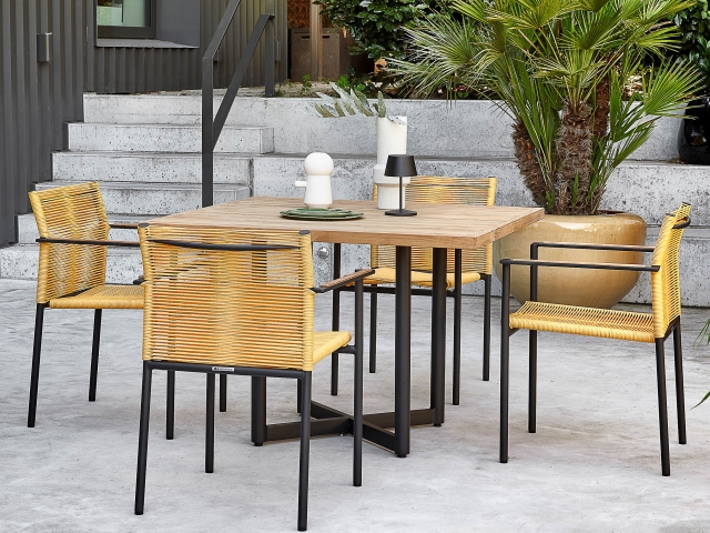 Apple Bee Jakarta Tisch eckig 110x110cm Alu black Teakplatte