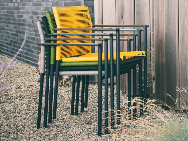 Apple Bee Jakarta Armlehnstuhl olive