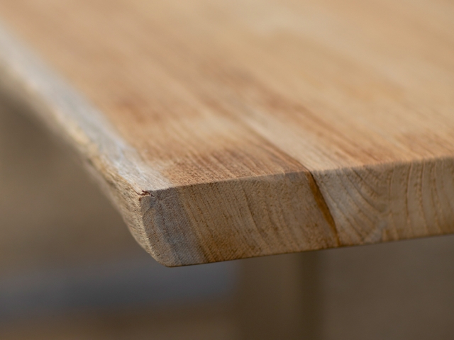 Niehoff Solid Teak Baumkantentisch 280x95cm, Trapezkufe Edelstahl