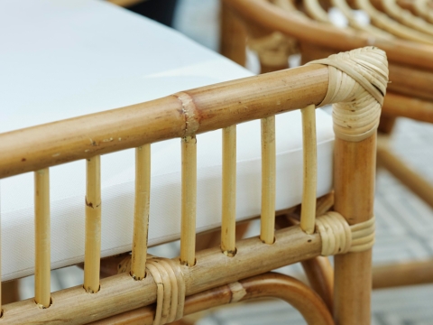 Brafab Vallda Diningsessel mit Armlehnen aus Naturrattan mit Kissen